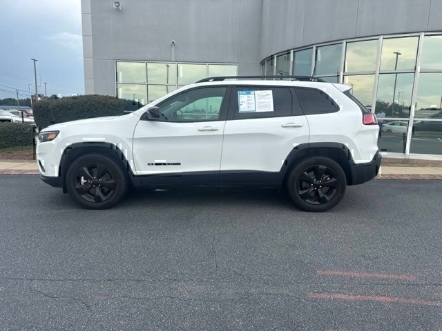 Used 2023 White Jeep Altitude image 11