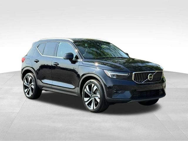 2024 Volvo XC40 B5 Plus Bright Theme 7