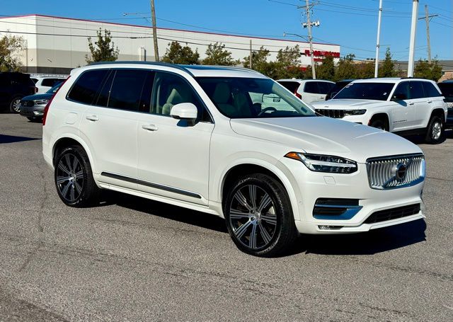 2024 Volvo XC90 B5 Plus