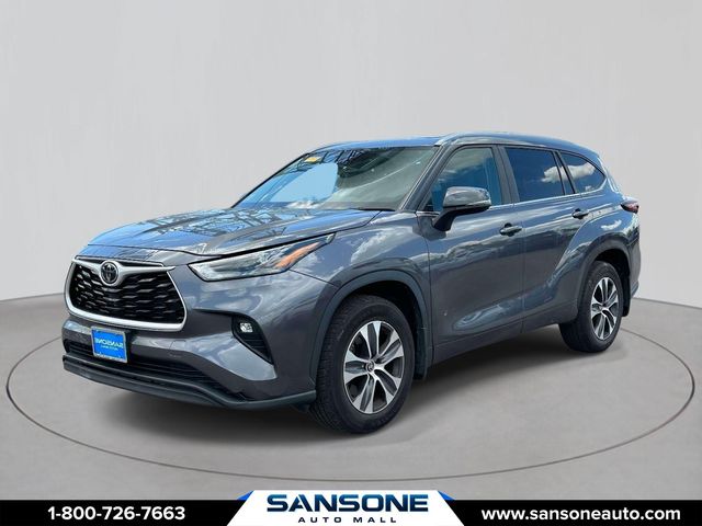 Magnetic Gray Metallic 2024 Toyota Highlander XLE AWD SUV / Crossover All-Wheel Drive 8-Speed Automatic