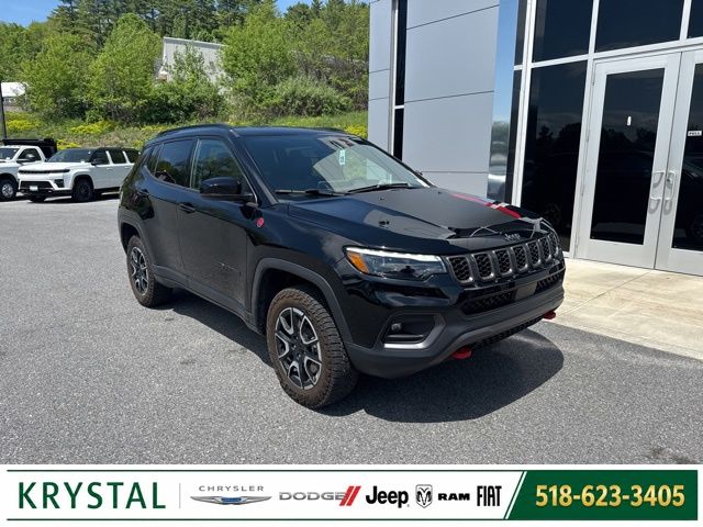 Diamond Black Crystal Pearlcoat 2024 Jeep Compass Trailhawk 4WD SUV / Crossover Four-Wheel Drive 8-Speed Automatic