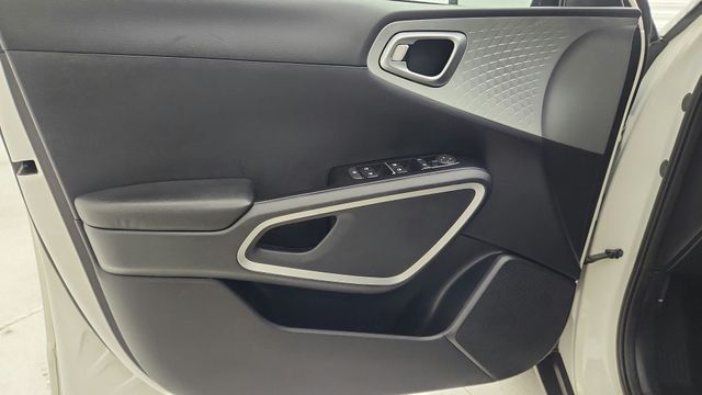 2022 Kia Soul LX White at Gullo Toyota