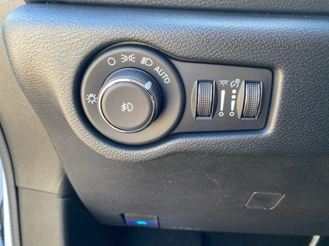 2026 Chrysler Pacifica Select - Bright White Clearcoat exterior view 14