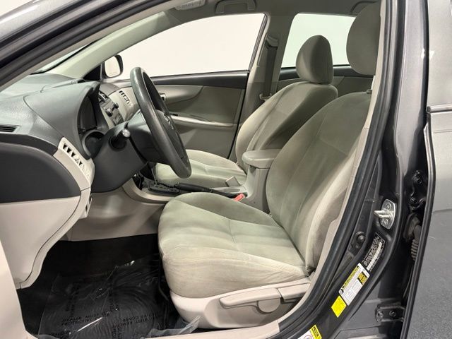 Used 2013 Gray Toyota L image 10