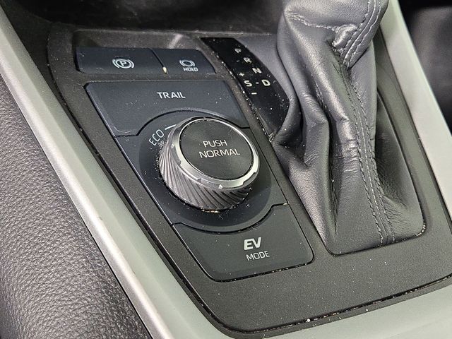 2022 Toyota RAV4 Hybrid XLE photo