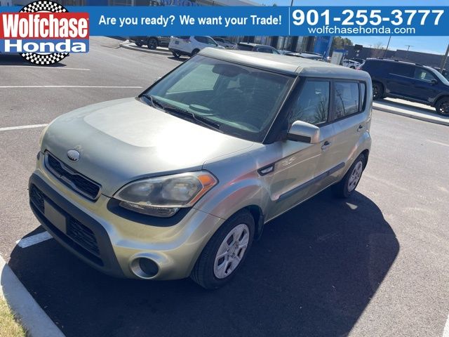 Alien Pearl Metallic 2013 Kia Soul Base Wagon Front-Wheel Drive 6-Speed Automatic