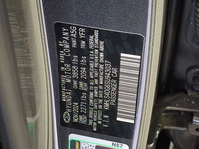 Used 2025 Hyundai Elantra Sedan