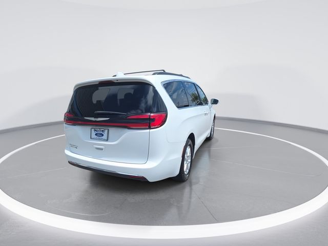 Used 2022 Bright White Clearcoat Chrysler Touring L image 8
