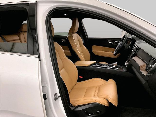 2022 Volvo XC60 B6 Inscription - 6