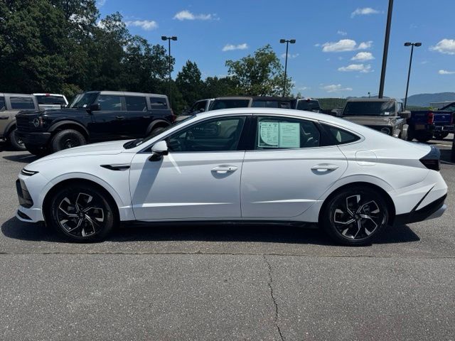 Used 2025 White Hyundai SEL image 4