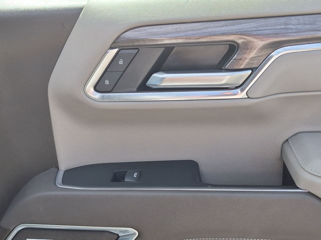 Used 2025 White Chevrolet LTZ image 38
