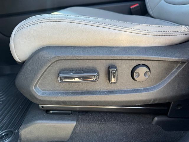Used 2025 Silver Honda Touring image 22