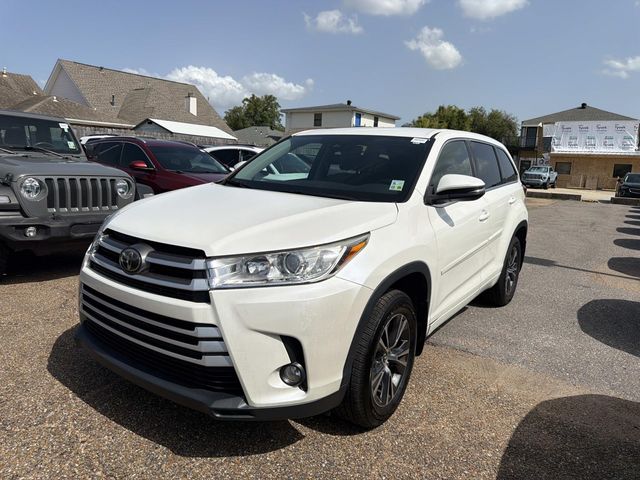 White (Blizzard Pearl) 2018 Toyota Highlander SUV / Crossover Front-Wheel Drive 8-Speed Automatic