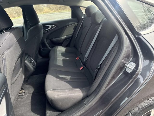 2015 Chrysler 200 - Image 23
