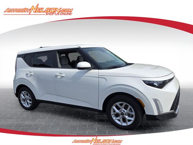 White 2025 Kia Soul SUV / Crossover Front-Wheel Drive Continuously Variable Transmission