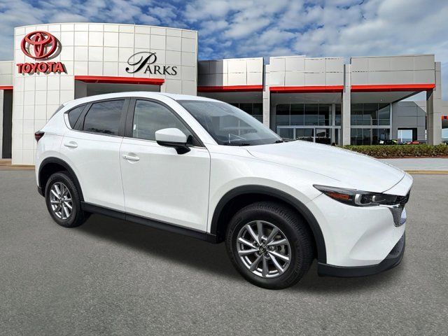 2023 Mazda CX-5 S Preferred package Auto AWD's photo