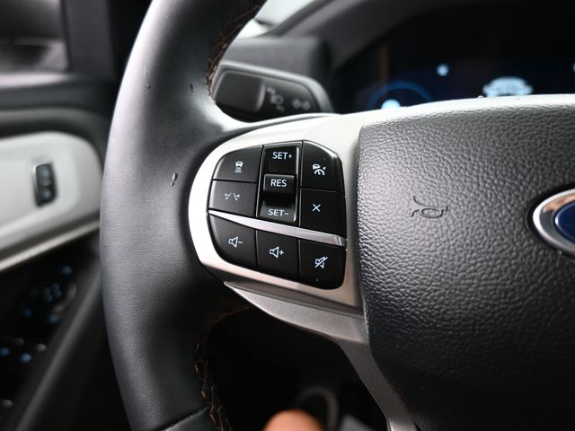 2025 Ford Explorer Active photo