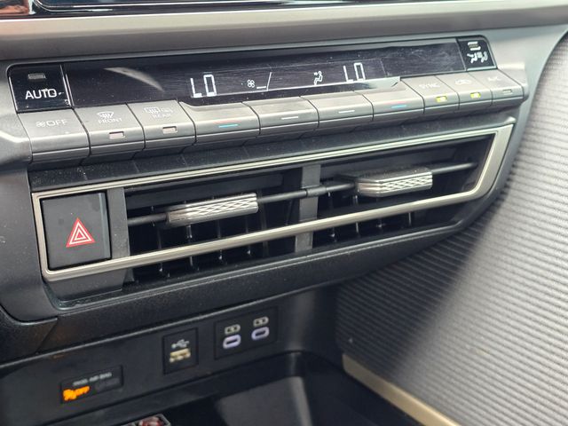 2025 Toyota Camry SE:169133B