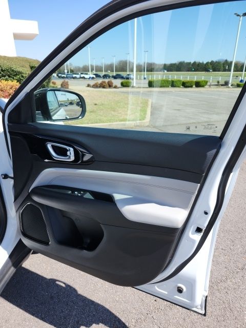 Used 2024 White/off-white Jeep Limited image 42