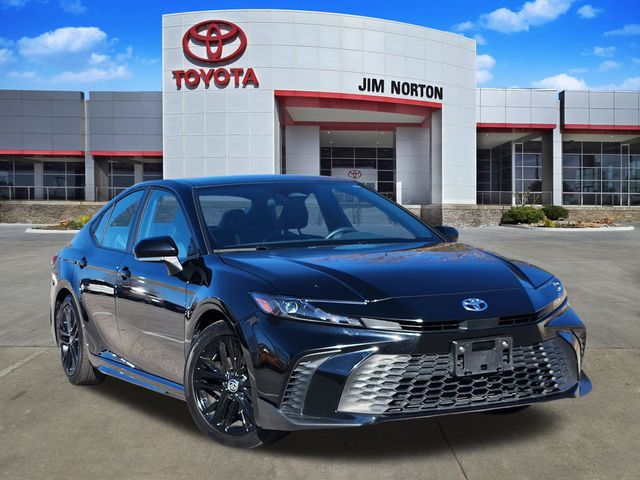2025 Toyota Camry SE's photo
