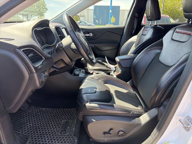 2019 Bright White Clearcoat Jeep Cherokee Trailhawk 4X4 SUV