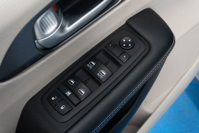 Used 2024 Chrysler Pacifica Van
