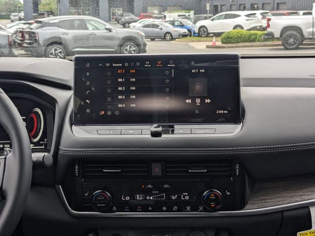 2025 Nissan Rogue Platinum photo