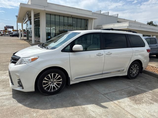 2018 Toyota Sienna XLE Premium 8-Passenger FWD