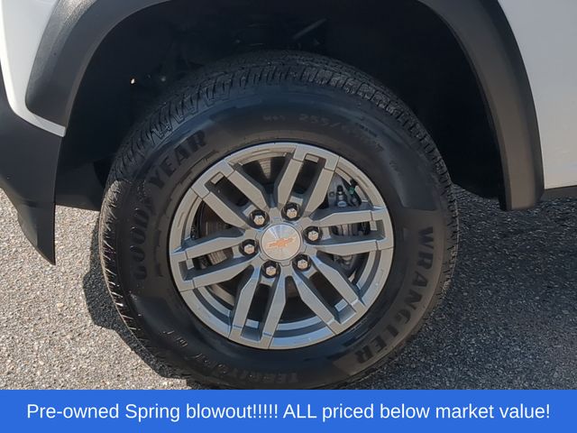 Used 2025 Summit White Chevrolet Trail Boss image 18
