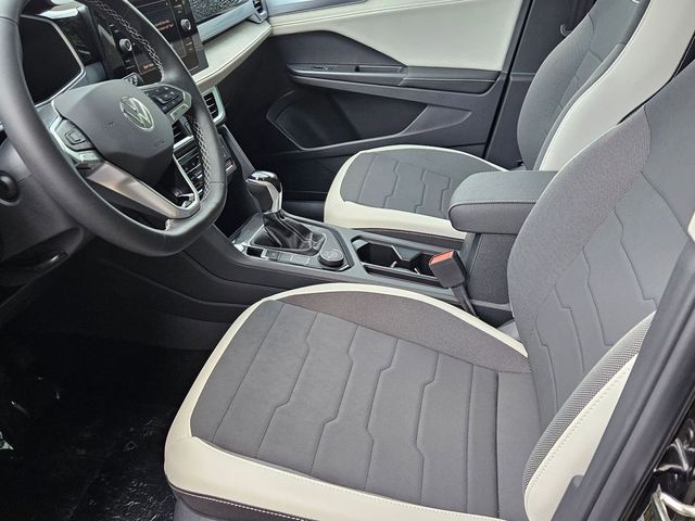 2025 Volkswagen Taos SE - Photo 10