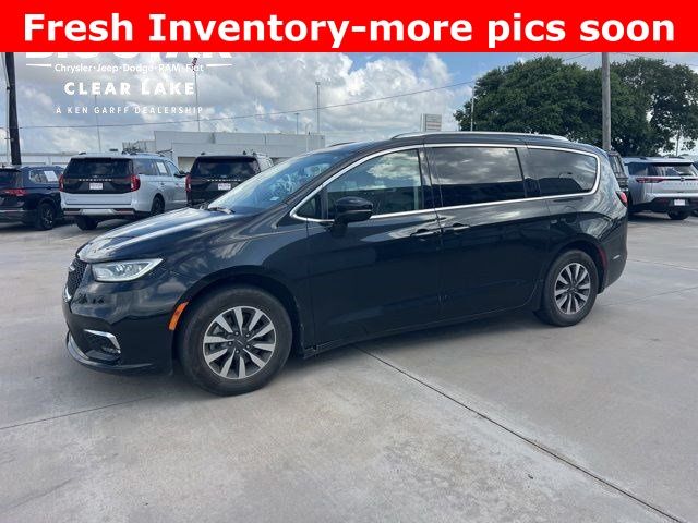 2021 Chrysler Pacifica Touring L Black at Ultimate Motorsports