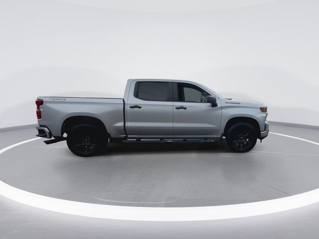Used 2022 Silver Chevrolet Custom image 12