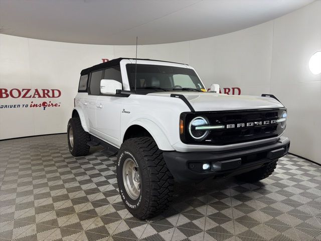 Oxford White 2023 Ford Bronco Outer Banks Advanced 4-Door 4WD SUV / Crossover Four-Wheel Drive Automatic