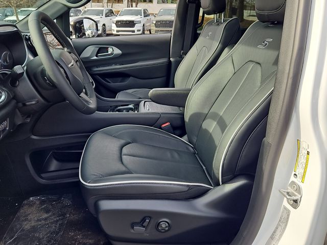 New 2026 White Chrysler Limited image 13