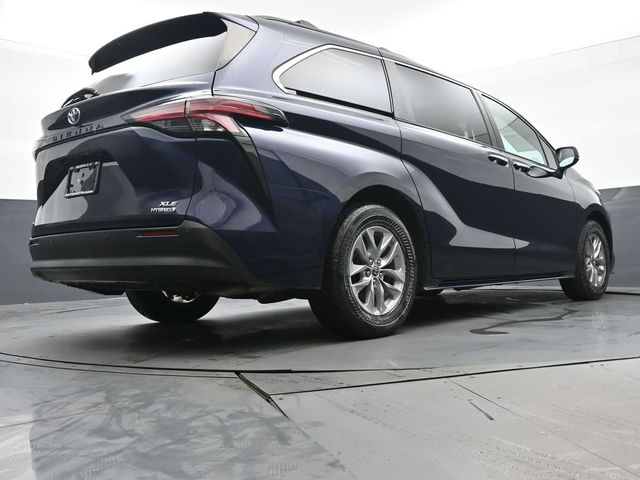 2022 Toyota Sienna XLE 42