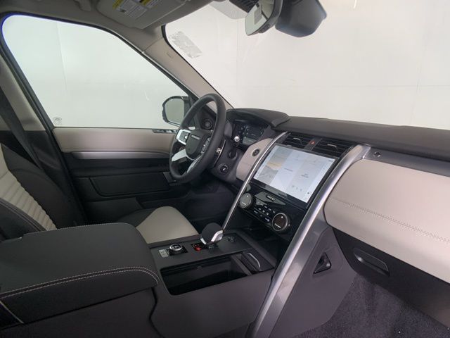 2025 Land Rover Discovery Dynamic SE 39