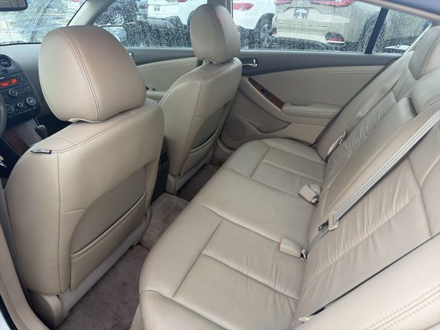 Used 2009 White Nissan 2.5 SL image 27