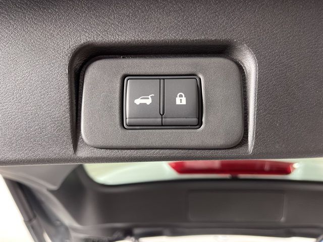 2025 Everest White Pearl Nissan Rogue SL FWD SUV