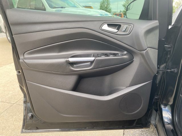 2015 Ford Escape SE - Tuxedo Black exterior view 10