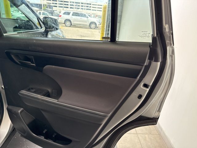 2025 Toyota Highlander LE - Photo 8