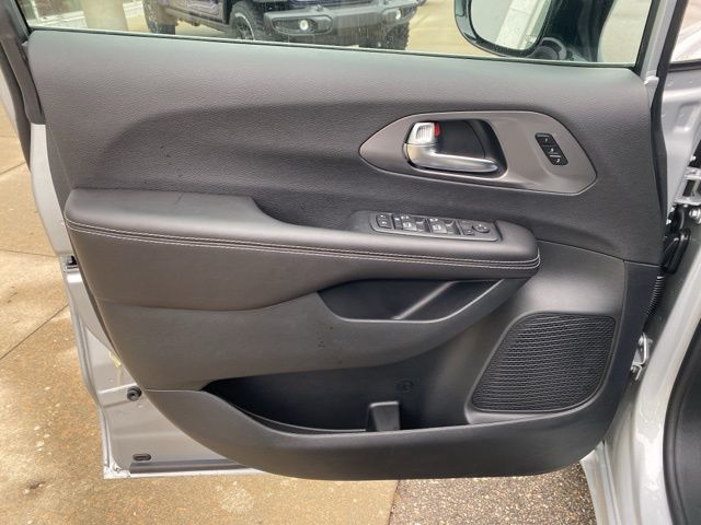 2026 Chrysler Pacifica Select - Silver Mist Clearcoat exterior view 10