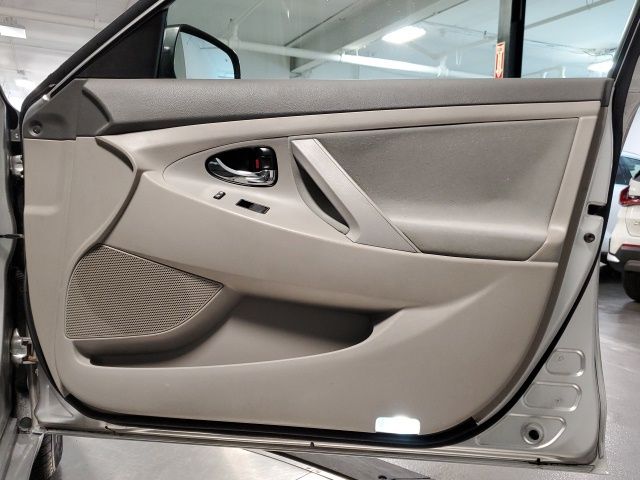 Used 2009 Gray Toyota LE image 23