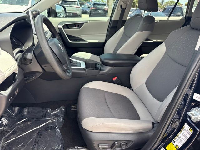 2024 Toyota RAV4 XLE - Photo 11