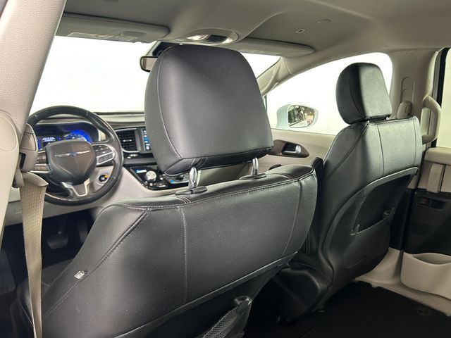 2019 Chrysler Pacifica Touring L 28