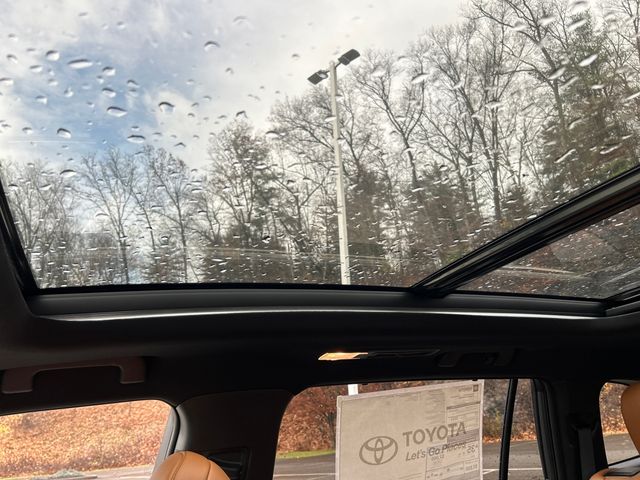 new 2025 Toyota Highlander Hybrid car, priced at $57,546