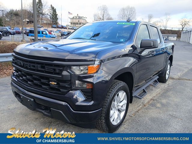 Dark Ash Metallic 2022 Chevrolet Silverado 1500 Custom Crew Cab 4WD Pickup Truck Four-Wheel Drive 8-Speed Automatic
