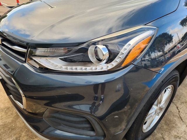 2022 Chevrolet Trax LT Gray at AutoSavvy Houston Southwest