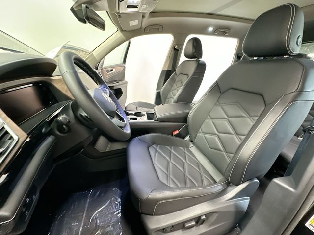 2026 Volkswagen Atlas 2.0T SE w/Technology Black at Sutliff Volkswagen