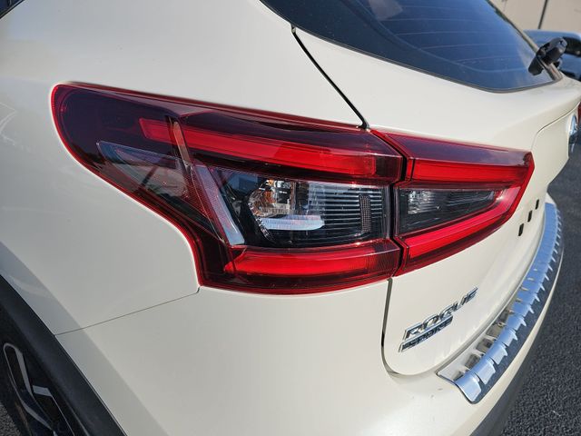 Certified Used 2020 White Nissan SL image 35