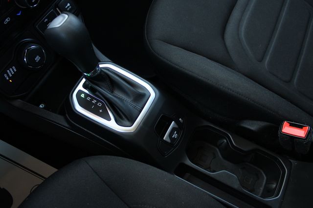 Used 2021 White Jeep Latitude image 15